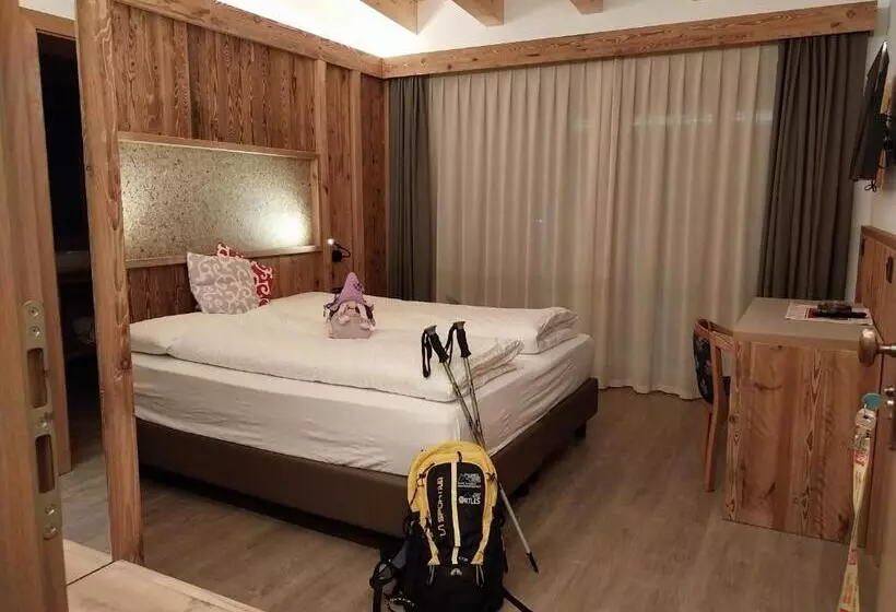 فندق Ortles Dolomiti Walking & Spa