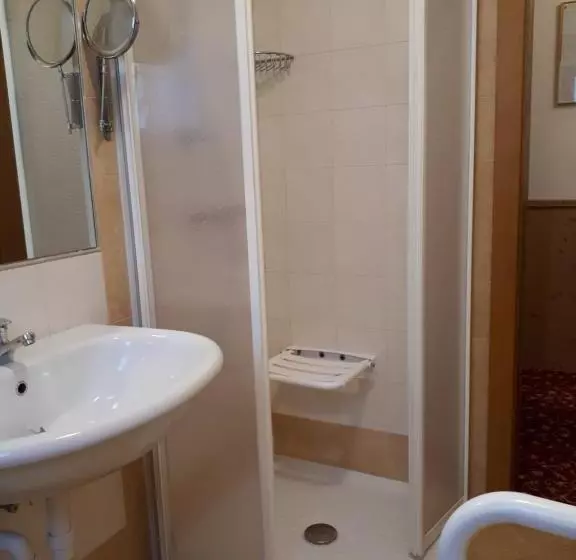 فندق Ortles Dolomiti Walking & Spa