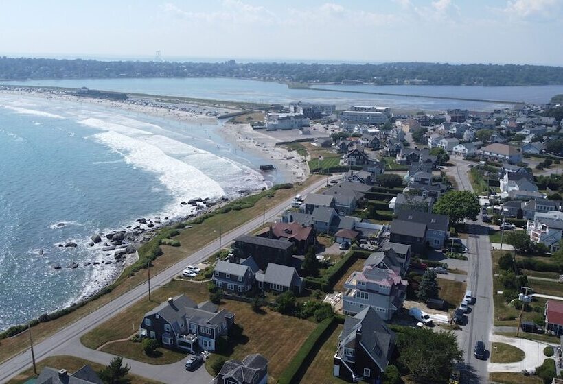 Hotelli Rhea's Inn By The Sea