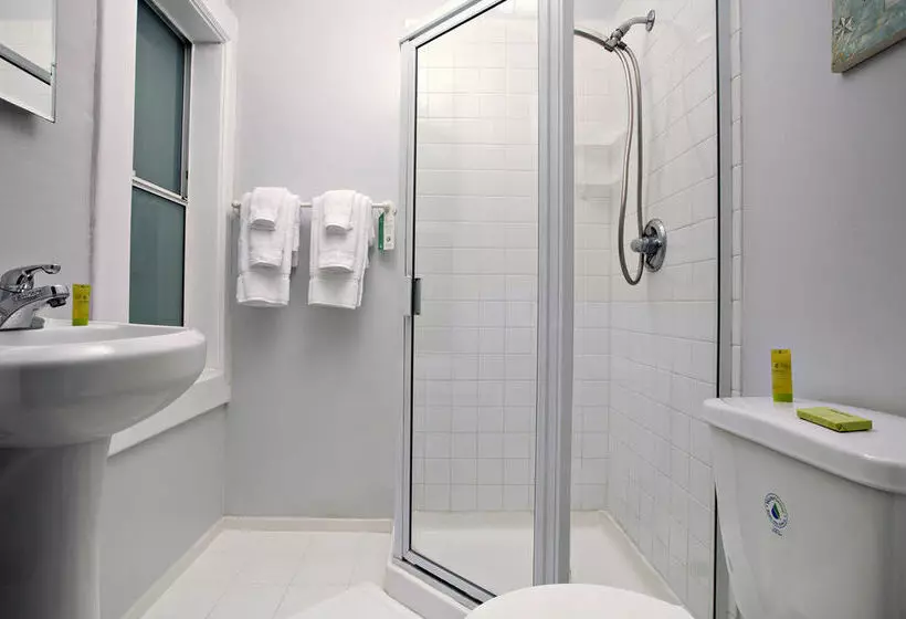 Venice Beach Suites & Hotel