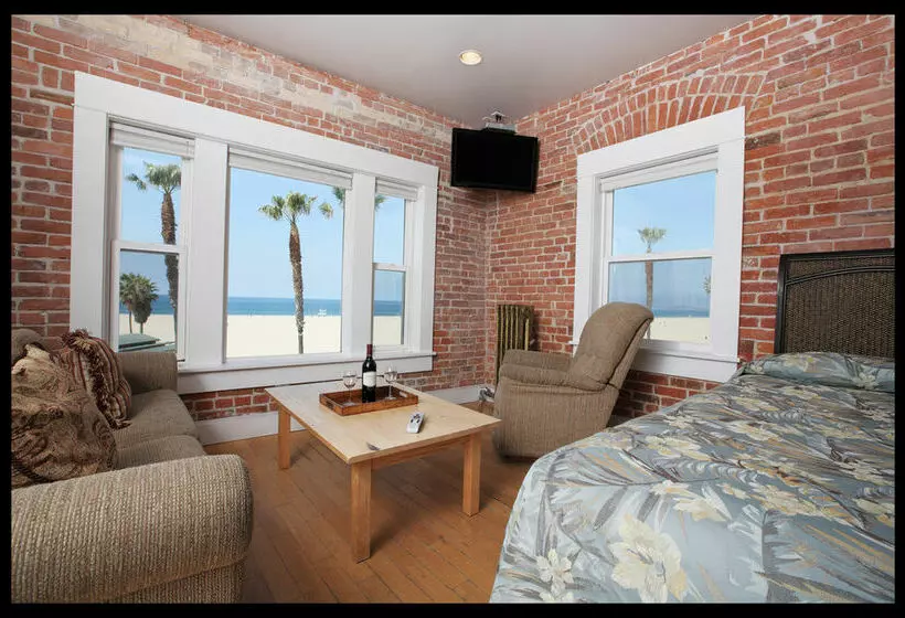 Venice Beach Suites & Hotel