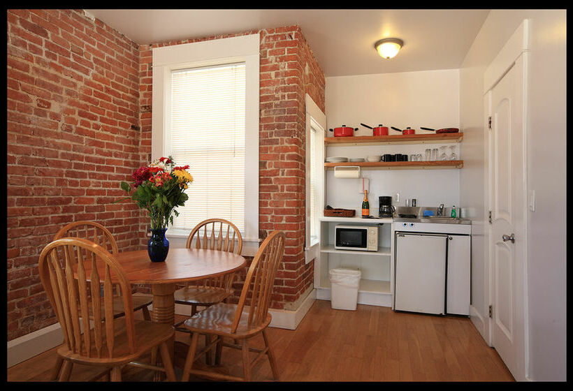 Venice Beach Suites & Hotel