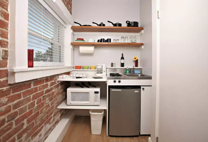 Venice Beach Suites & Hotel