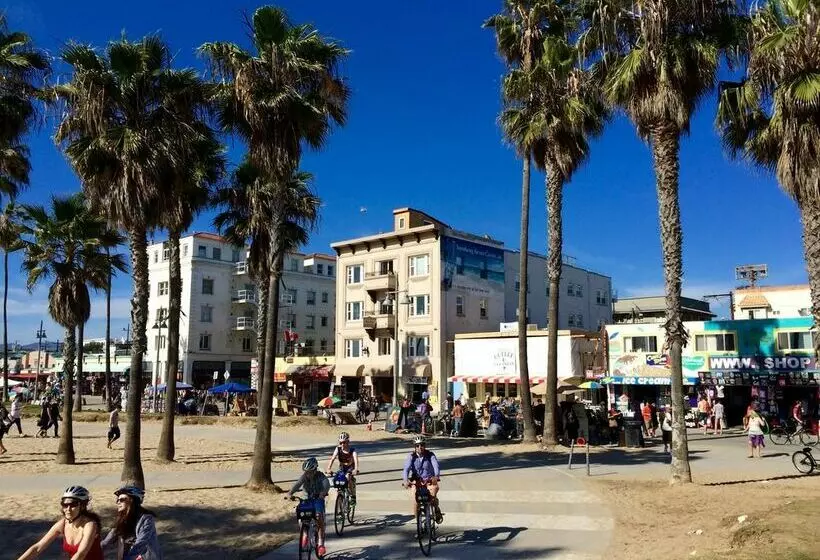 Venice Beach Suites & Hotel