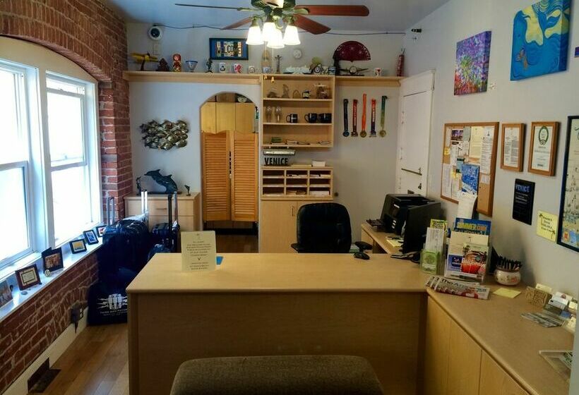 Venice Beach Suites & Hotel