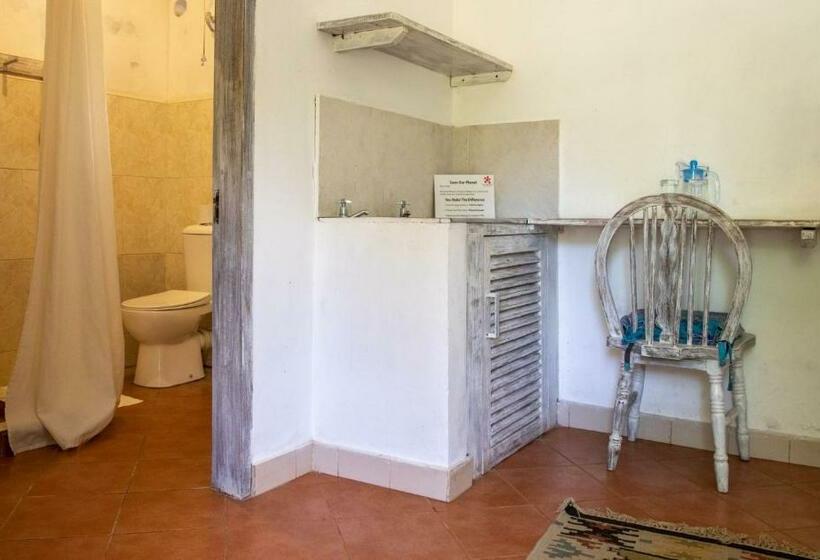 تختخواب و صبحانه Flamboyant Diani Beach