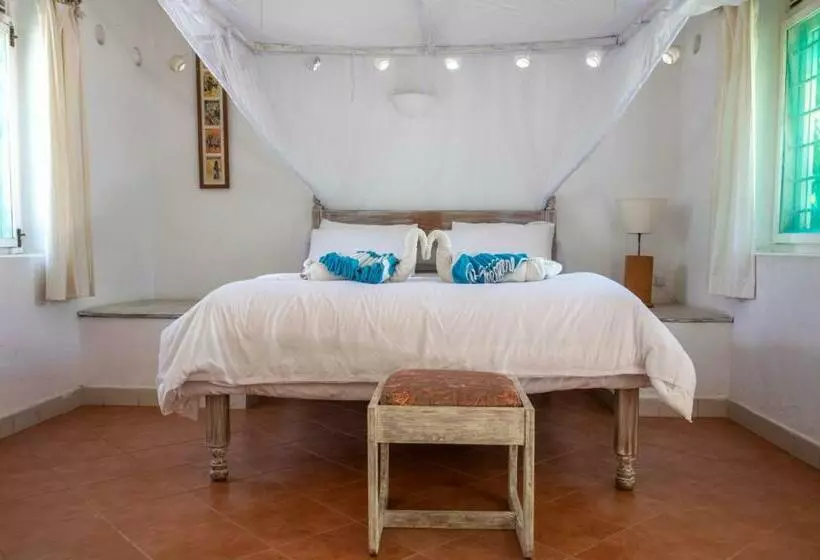 Aamiaismajoitus (B&B) Flamboyant Diani Beach