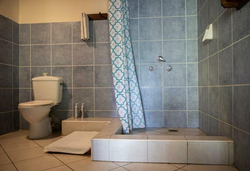 تختخواب و صبحانه Flamboyant Diani Beach