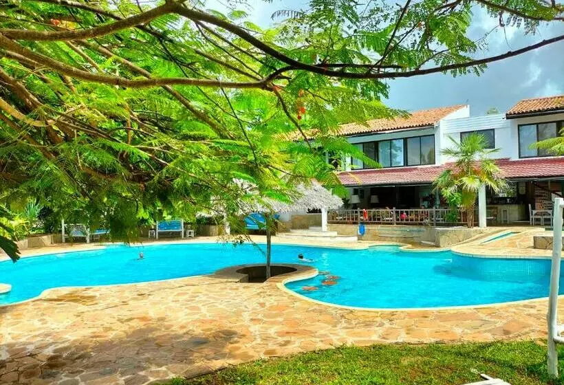 Aamiaismajoitus (B&B) Flamboyant Diani Beach