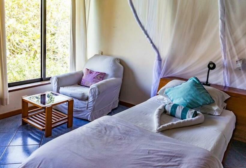 تختخواب و صبحانه Flamboyant Diani Beach