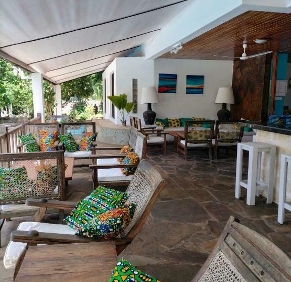 تختخواب و صبحانه Flamboyant Diani Beach