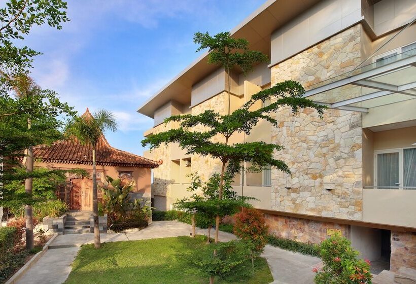 فندق Royal Ocean Resort Karimunjawa