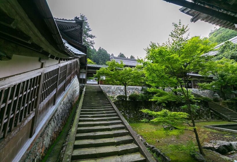 Ryokan Hakujukan