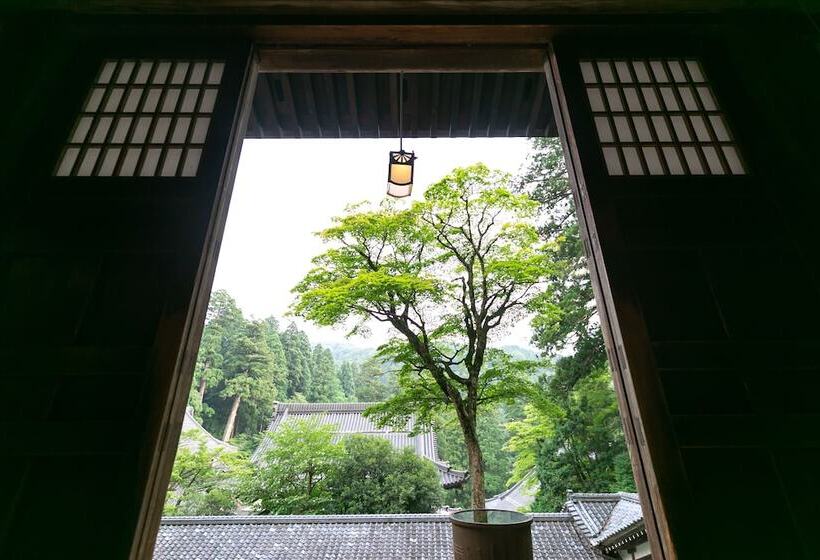 Ryokan Hakujukan