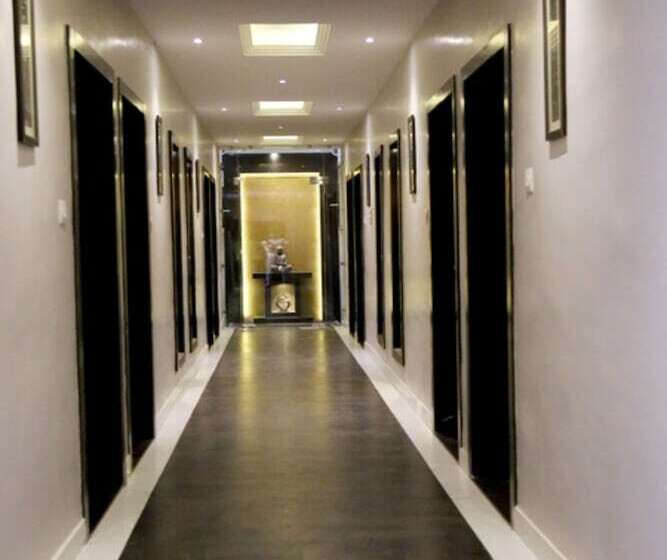 Отель Khatana Palace