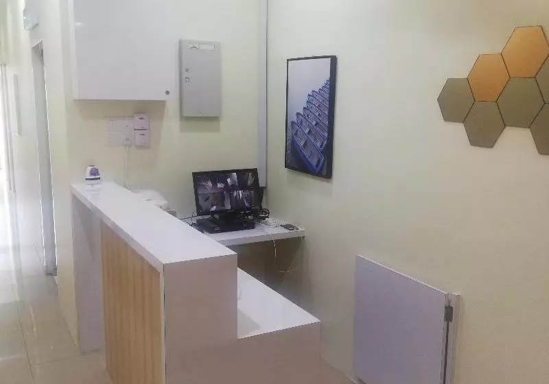 Hotelli Oyo 90090 Roselyn Inn 2