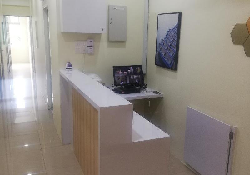 Hotell Oyo 90090 Roselyn Inn 2