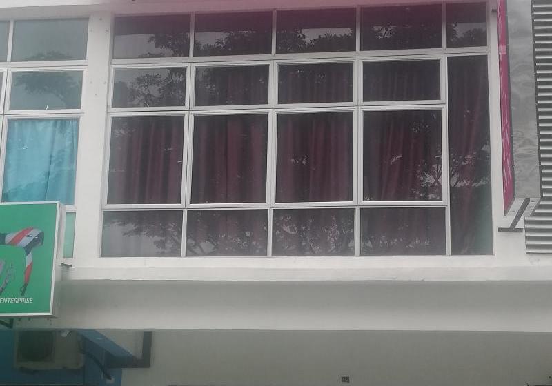 Hotell Oyo 90090 Roselyn Inn 2