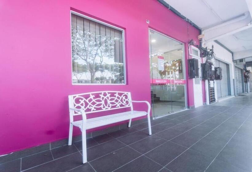 Hotell Oyo 90090 Roselyn Inn 2