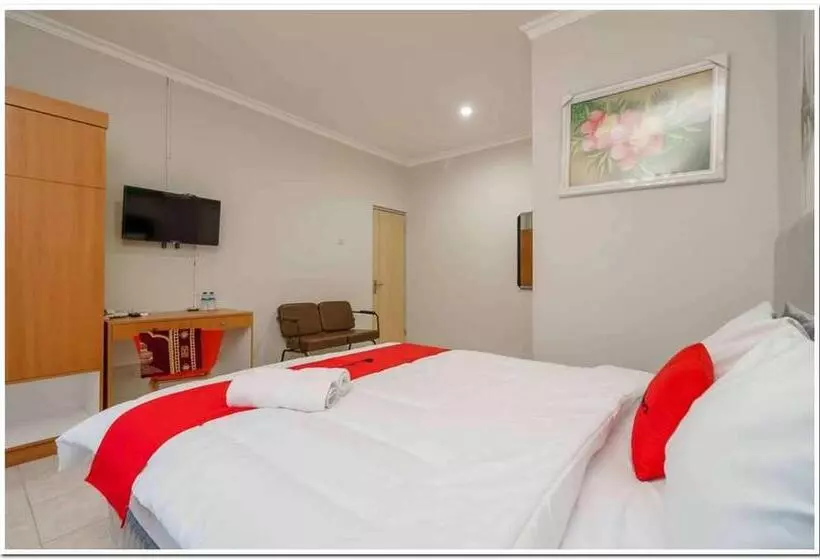 ホテル Reddoorz Near Jiexpo Kemayoran 2