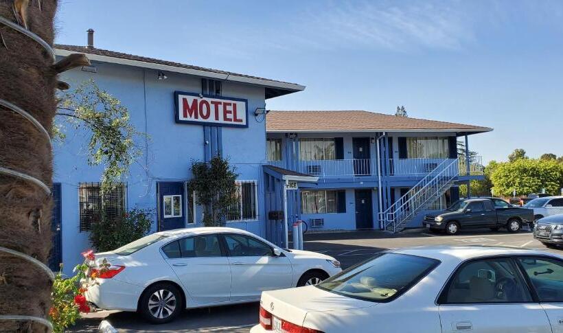 Valley Motel