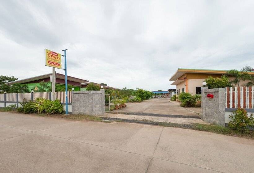 בית מלון כפרי Oyo 1044 Vassana Resort