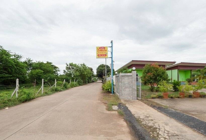 בית מלון כפרי Oyo 1044 Vassana Resort