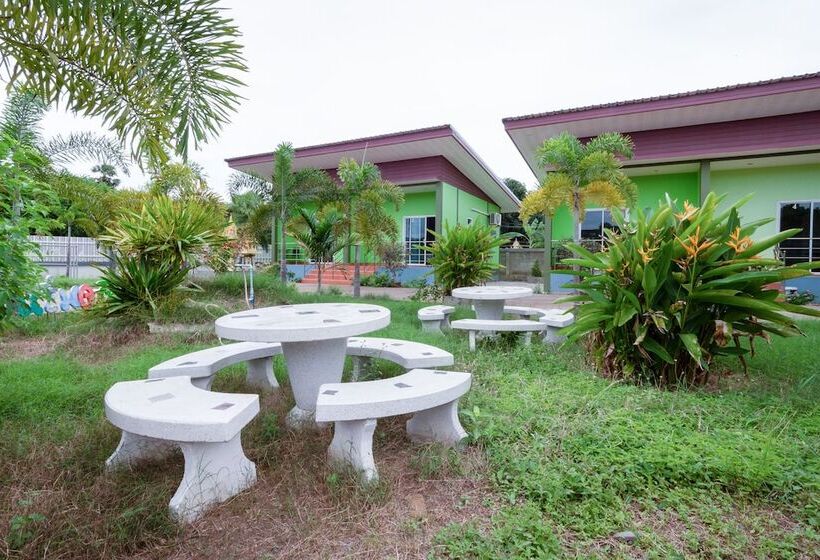 בית מלון כפרי Oyo 1044 Vassana Resort