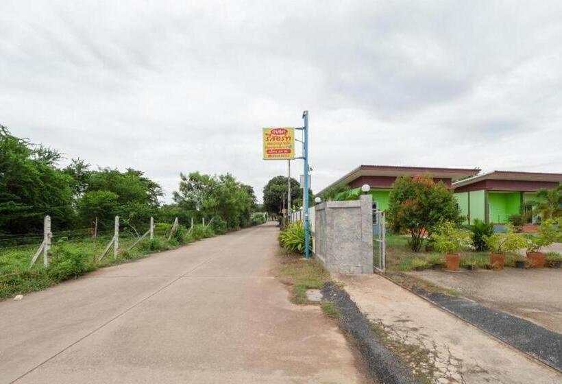 בית מלון כפרי Oyo 1044 Vassana Resort