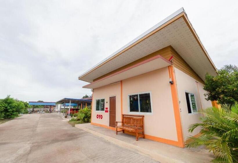 בית מלון כפרי Oyo 1044 Vassana Resort