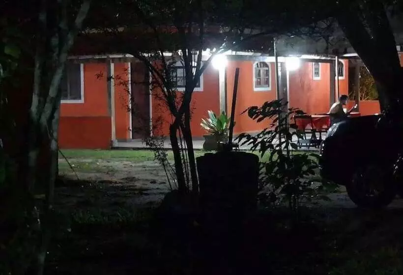 ホテル Pousada E Camping Casa Laranja