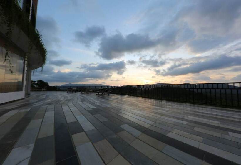 בית מלון כפרי Arangala Forest Lodge