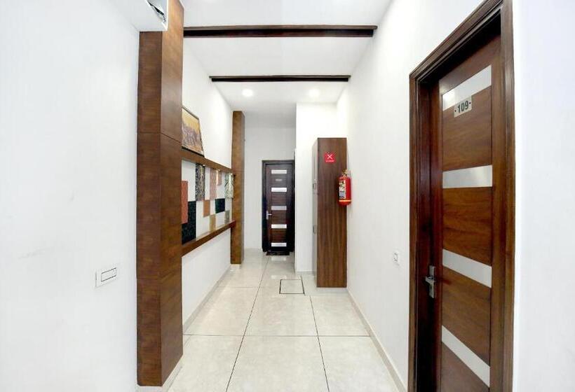 هتل Oyo 9674  Obr