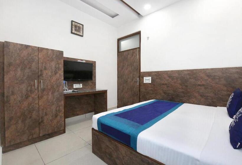 هتل Oyo 9674  Obr