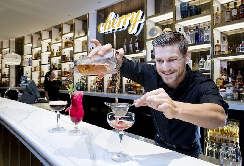 Отель The Darling At The Star Gold Coast