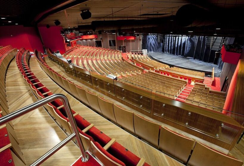 Отель The Darling At The Star Gold Coast