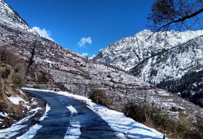 Hotel The Devdwar Yoga Resort, Uttarkashi