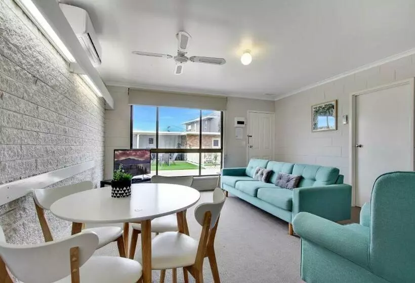 Hybiscus Waterfront Apartments