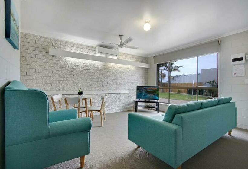 Hybiscus Waterfront Apartments