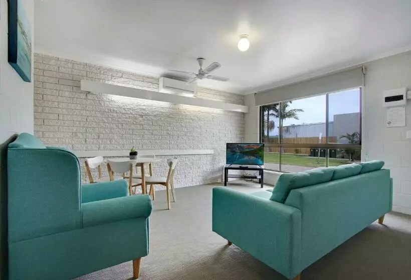 Hybiscus Waterfront Apartments