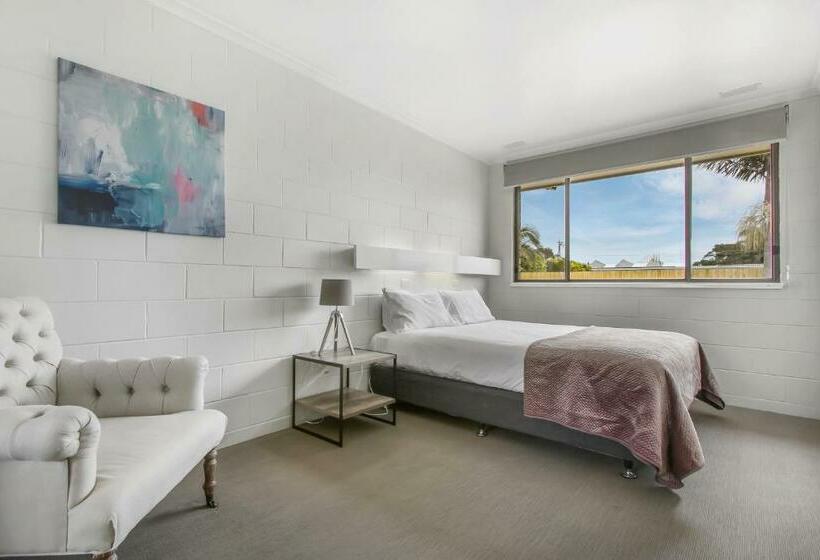 Hybiscus Waterfront Apartments