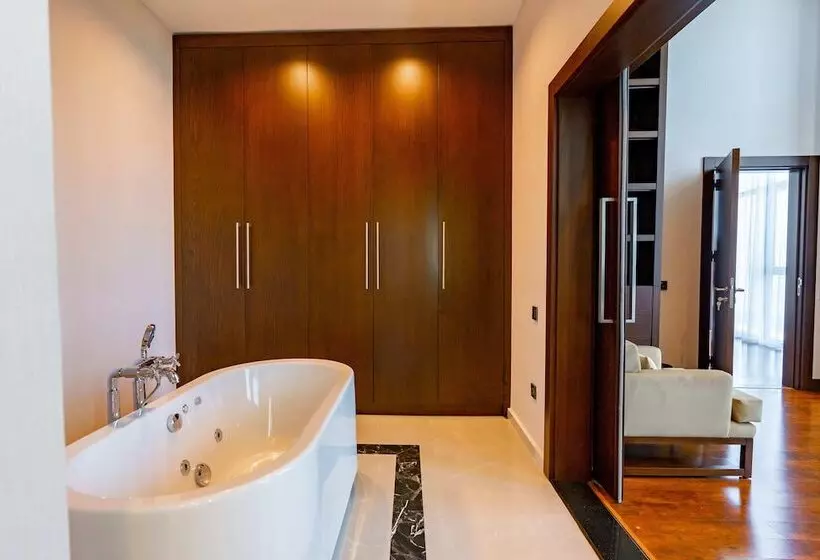 هتل Grand Bellagio Batumi Convention & Casino