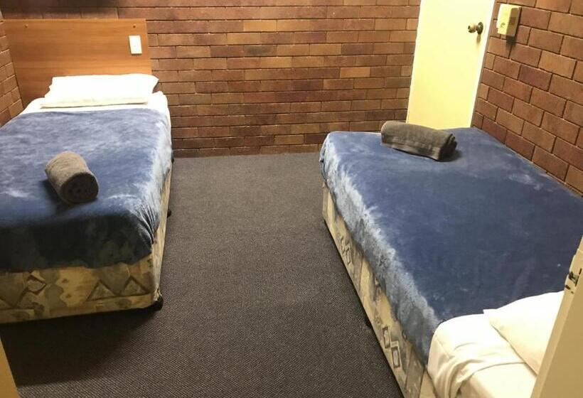 Мотель Golden West Motor Inn