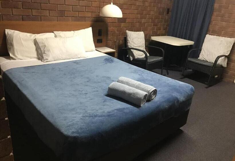 Мотель Golden West Motor Inn