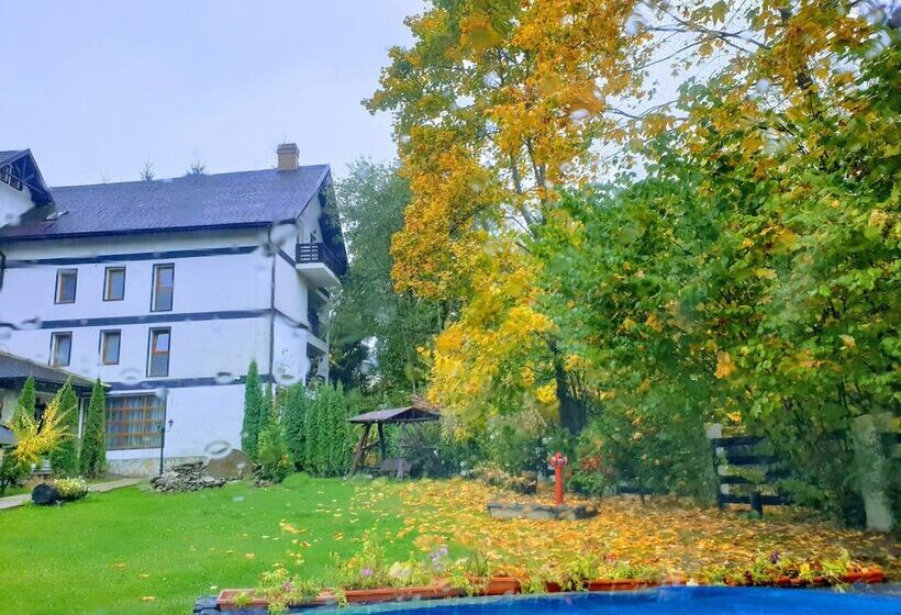 پانسیون Casa Octavian