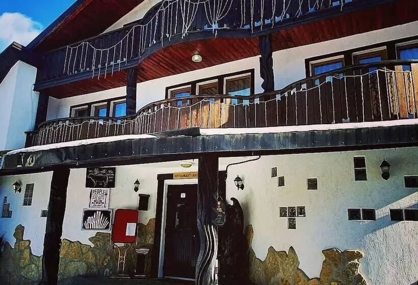 ペンション Casa Octavian