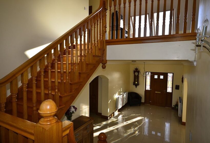 بنسيون Templeview Lodge