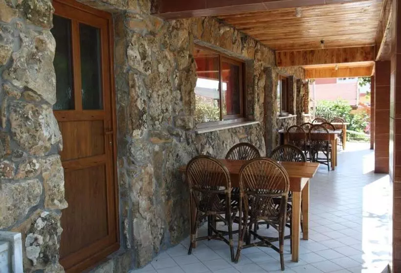 Uysallar Koy Evi