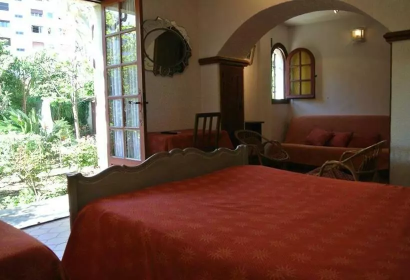 Отель Hôtel Castel Mistral