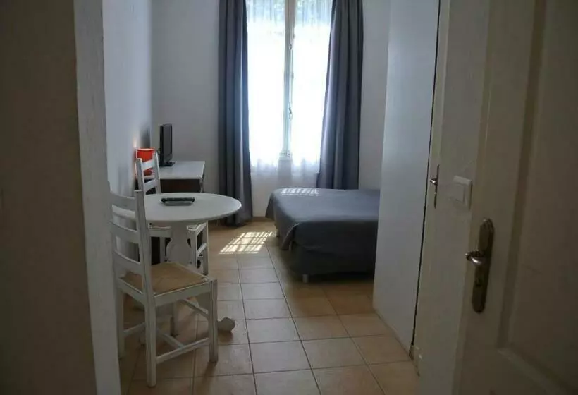 Отель Hôtel Castel Mistral